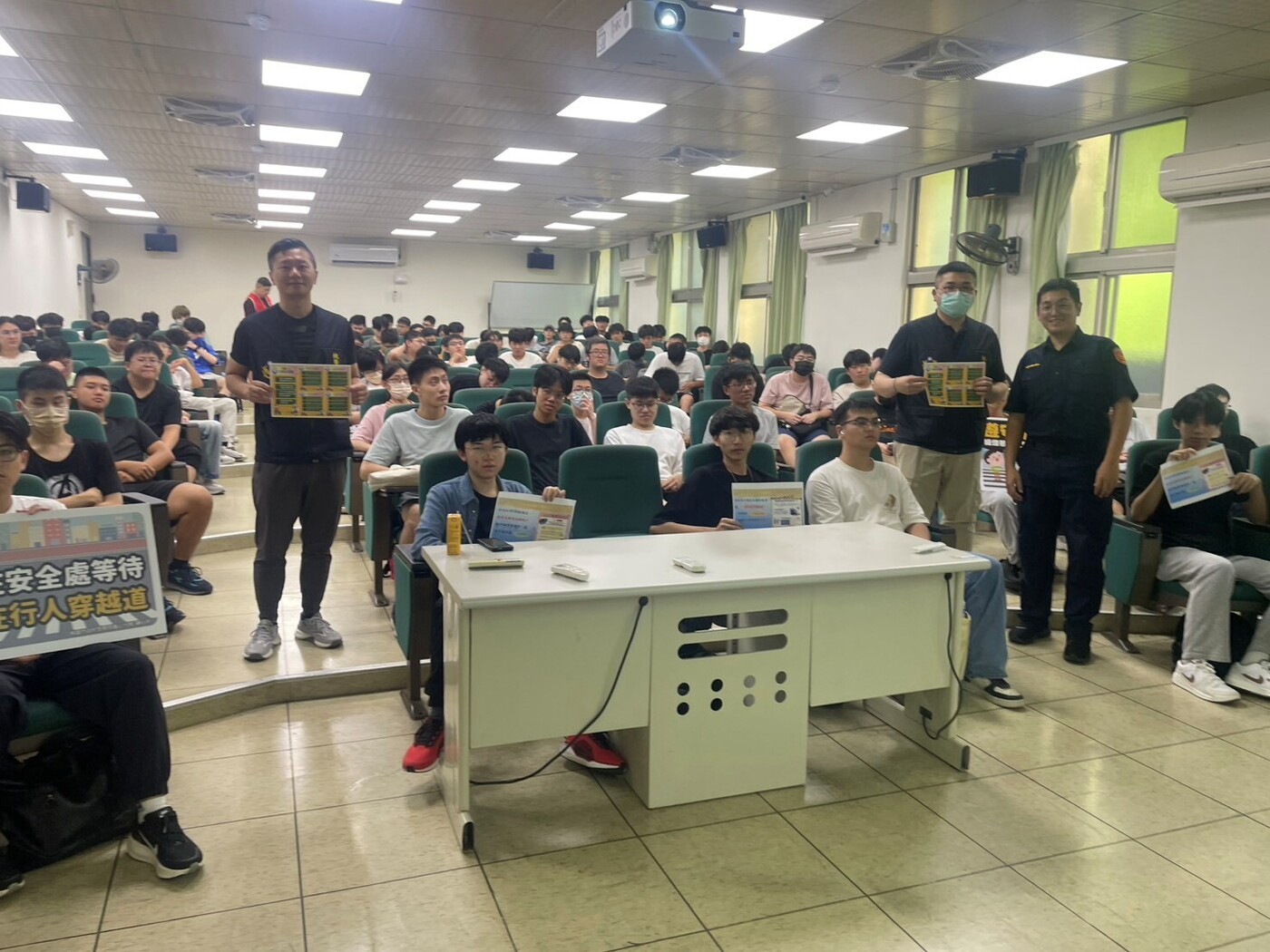 1141120114-1學期交通安全重點系所入班宣導-1圖片