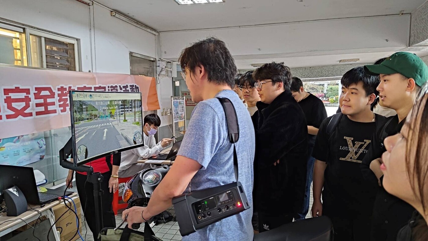 1140313授課講師向學生說明模擬機臺組成及操作方式-2圖片