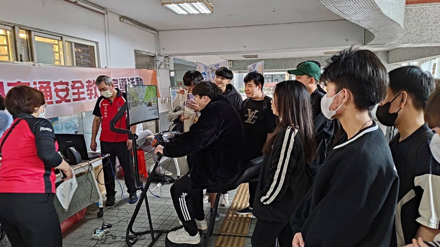 1140313授課講師向學生說明模擬機臺組成及操作方式-3圖片